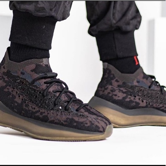 Yeezy Boost 380 “Onyx” - Picture 3 of 8